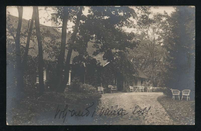fotopostkaart, Viljandi, I Kirsimägi, vana mõisahoone (vana loss), aiatoolid, u 1910, Christin&Co (Narva)