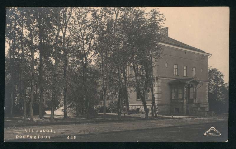 fotopostkaart, Viljandi, Vaksali tn, uus mõisahoone politseimajana, u 1929, foto J. Riet