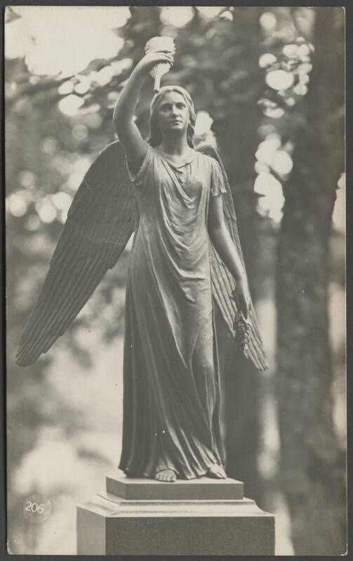 fotopostkaart, Viljandi, Vana kalmistu, perekond Kolgi hauaplats, A. Weizenbergi kuju "Rahuingel", u 1915, foto J. Riet?