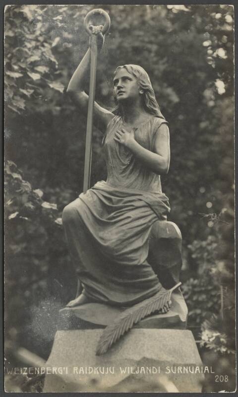 fotopostkaart, Viljandi, Vana kalmistu, H. Sassi haud, A. Weizenbergi kuju "Naine ankruga", u 1915, foto J. Riet?