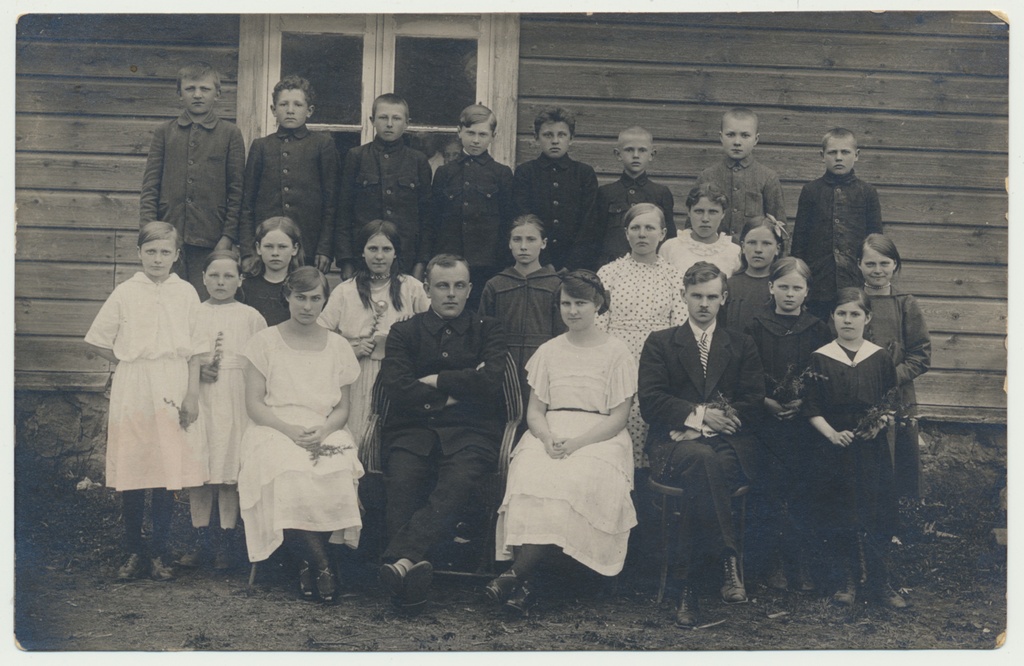 foto, Tarvastu khk Kärstna algkool, grupp, sh juhataja H. Adamson, u 1920