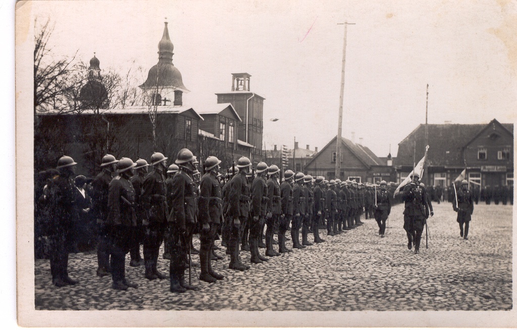 Photo. Military paradise at Võru Market Square