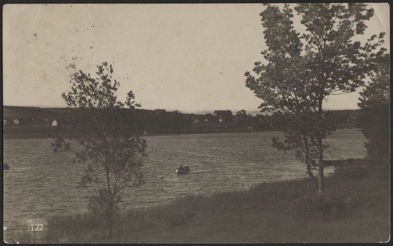 fotopostkaart, Viljandi, vastaskallas, järv, paat, linna majad mäeveerul, Tartu tn alumine osa, u 1915, foto J. Riet