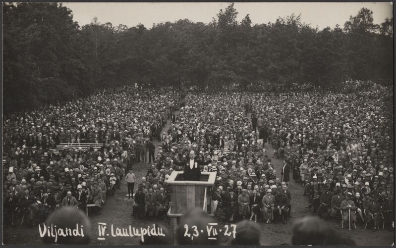 fotopostkaart, Viljandi, II Kirsimägi, IV Viljandi laulupidu, dirigent, publik, 02.07-03.07.1927