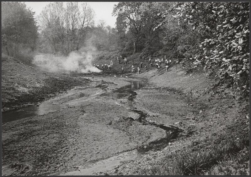 foto, Viljandi, Valuoja org Vaksalu tn ja Reinu tee vahel, süvendatud Luigetiigi (Suurtiigi) kallaste tasandamine, 21.05.1981, foto E. Veliste