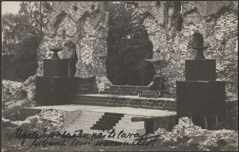 fotopostkaart, Viljandi, lossimäed, teater Ugala vabaõhuetendus "Salome", lava, 1920