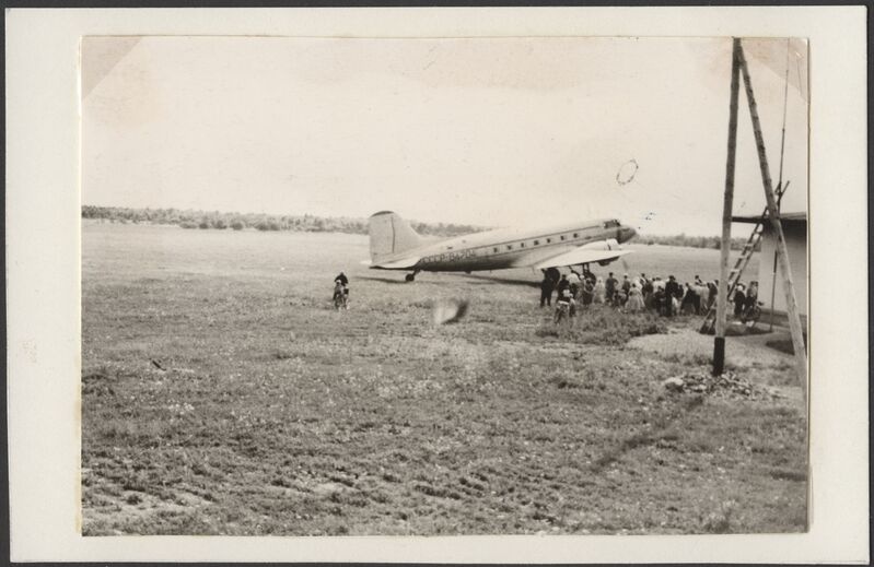 foto, Viljandi, Männimäe, lennuväli, lennufirma Aeroflot lennuk CCCP-B4704, inimesed, u 1965