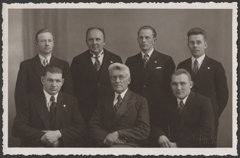fotopostkaart, Viljandi, spordiseltsi Tulevik juhatus, mehed 7 tk (sh A. Suurkask), 1936, foto E. Rang