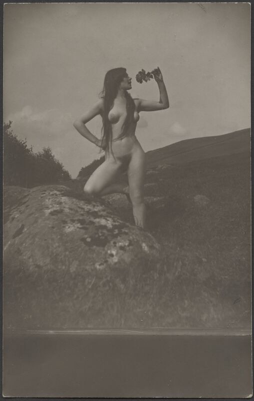 fotopostkaart, aktifoto, naine looduses, u 1925