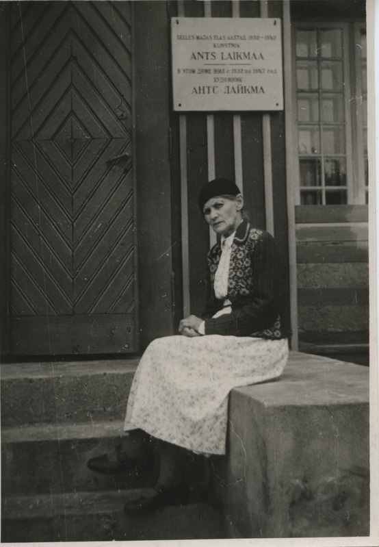 Anni Laipman A. Laikmaa talumuuseumi trepil Taeblas, 1959.