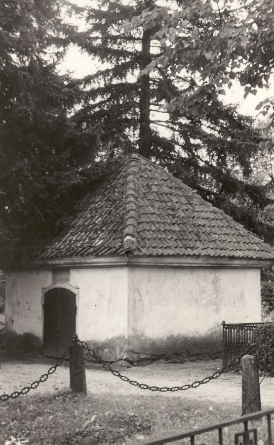 Maja Luke kalmistul