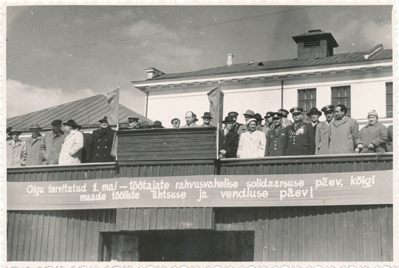 Vaade tribüünile. Kõneleb EKP Valga Rajoonikomitee I sekretär Käger