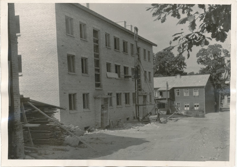 Autobaasi töötajate elamu Gagarini tn