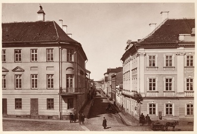 Rüütli Street by Raekoja square  similar photo