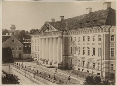 Main building of the University of Tartu  duplicate photo