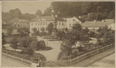 Barclay plates and monument  similar photo