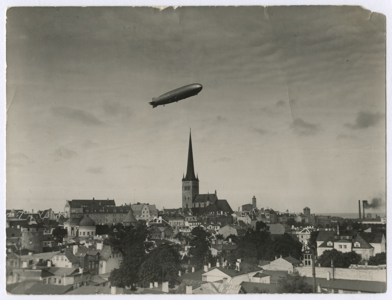 The cepile "Graf Zeppelin" over Tallinn.