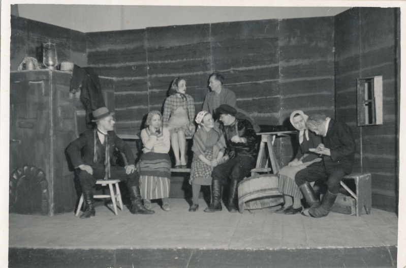 Näidend "Väimehed" "Kandle" laval