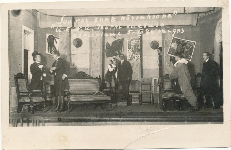 Stseen näidendist "Too, kes saab kõrvahoope"