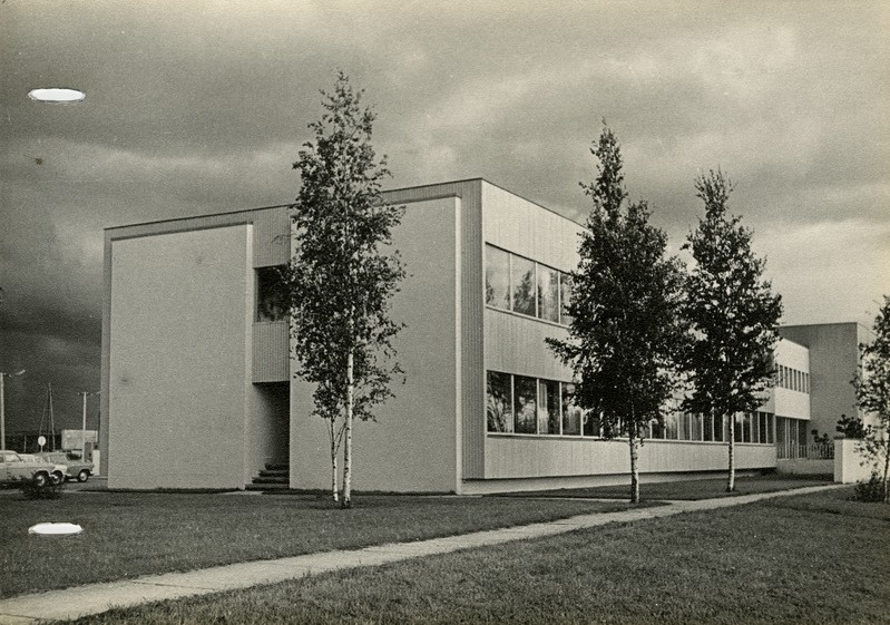 Pärnu KEK: administratiivhoone I ehitusjärk. Arhitektid Jüri Jaama ja Andres Ringo