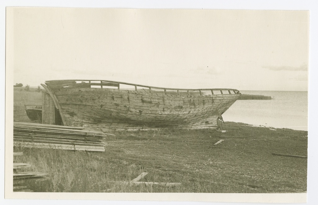 Sailing ship "Triin" wreck in Hiiumaal Puulaiu port