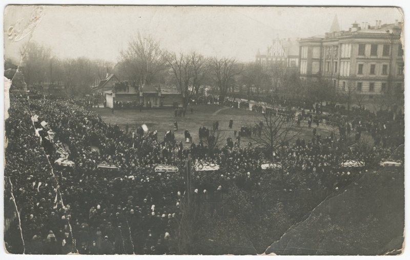 1905. 16 October The new market for the lost funeral race on the market square.