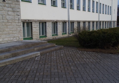 Pidulik nurgakivi panek Rakvere I Keskkooli hoonele rephoto