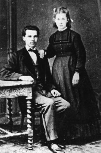 Eduard Magnus Jakobson koos abikaasaga