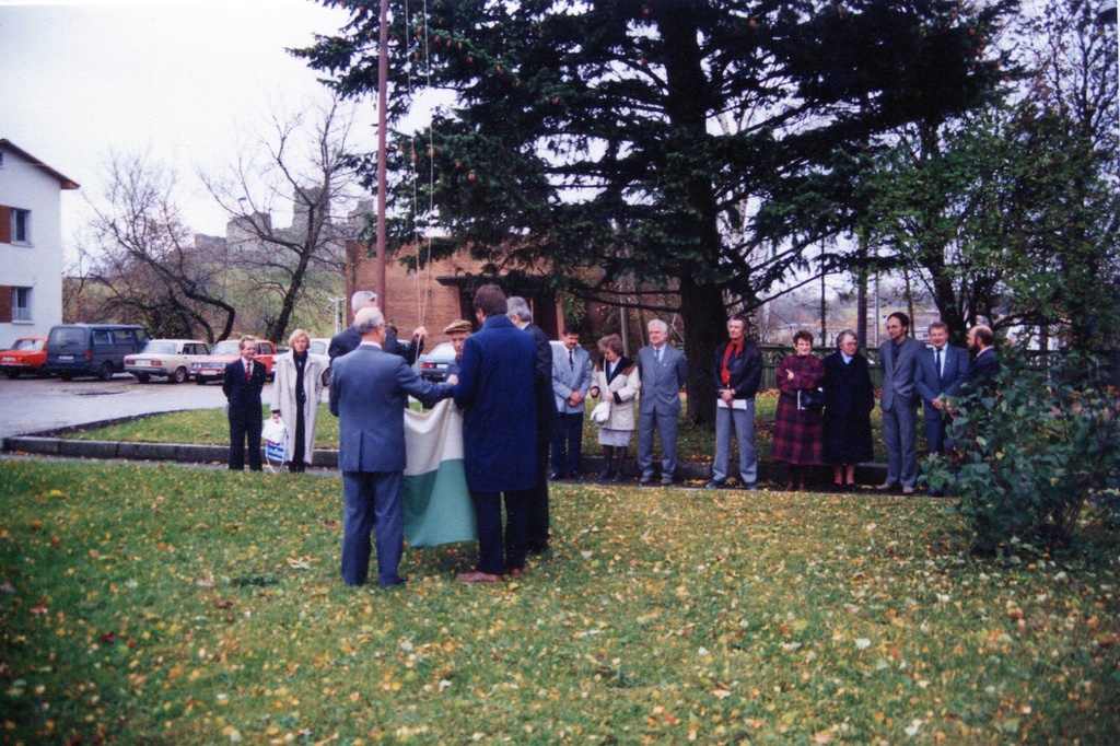 Casting the western Viru flag