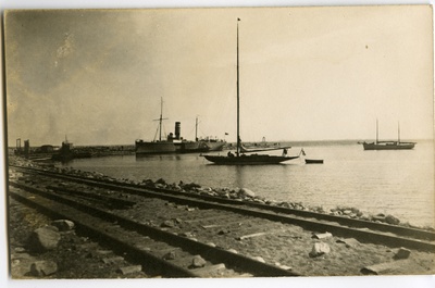 Mini-veeskja-trailer "Ristna" in Naissaare port  duplicate photo