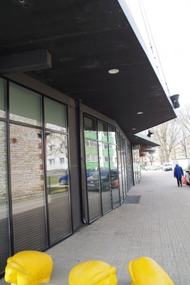 Korterelamu Rakvere keskväljakul, vaade hoonele. AB Luhse & Tuhal: Ra Luhse, Tanel Tuhal, Tanel Teder rephoto