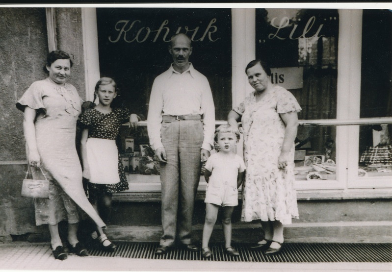 Sven Beck koos ema, õe ja sugulastega