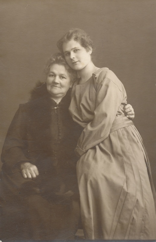 Valga linna elanik pr. Luha koos tütrega