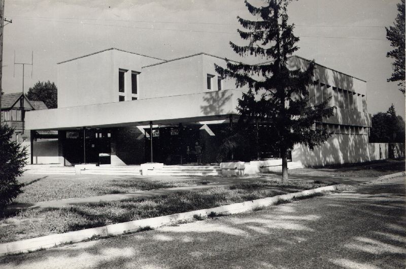 Post office in Pärnu Kuuse tn-l. Arh. Ilmar Wood Forest