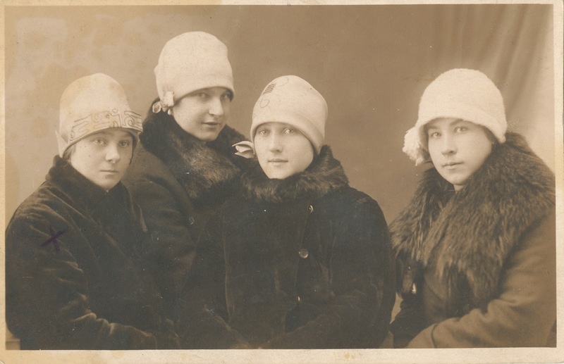 Neli neiut Laanemetsast