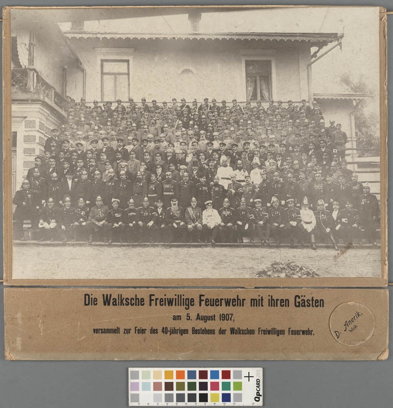 Valga Vabatahtliku Tuletõrje Seltsi liikmed külalistega