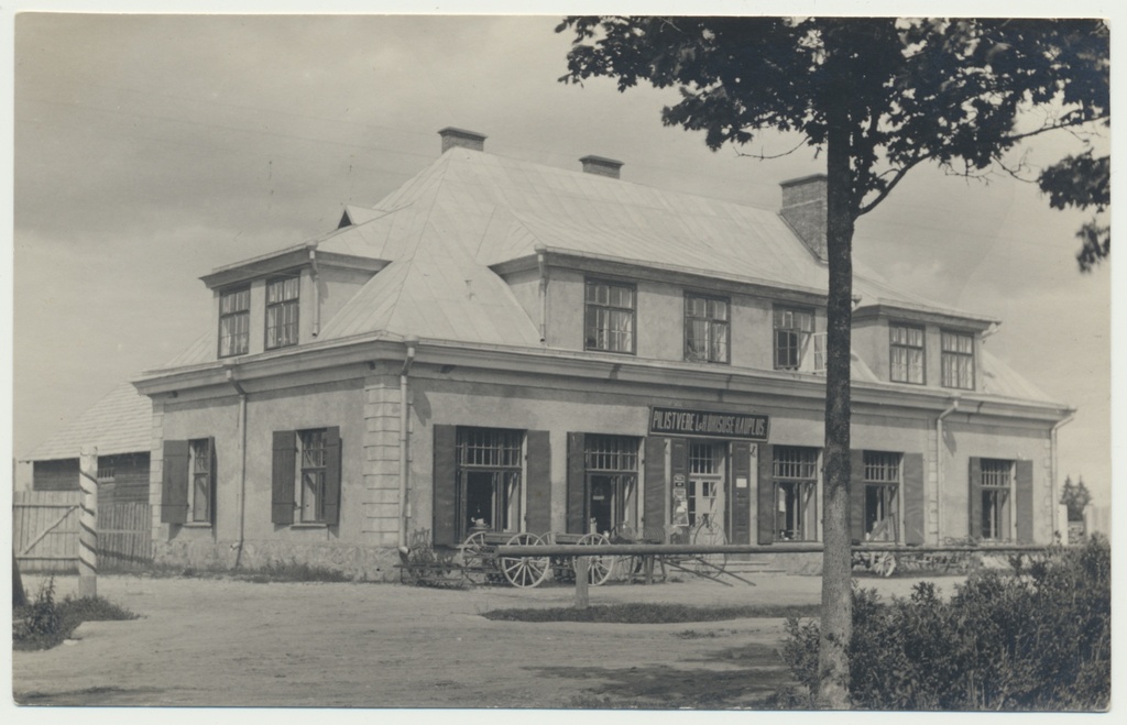 foto, Viljandimaa, Pilistvere, Laenu-Hoiuühisuse kauplus, u 1930, foto Jaan Kalju