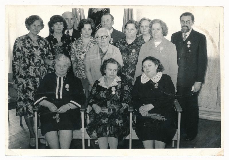 foto, Rakvere KIT, Viljandi silmkoe jaoskond, kollektiiv sh A. Grossthal (keskel, prillid) u 1985
