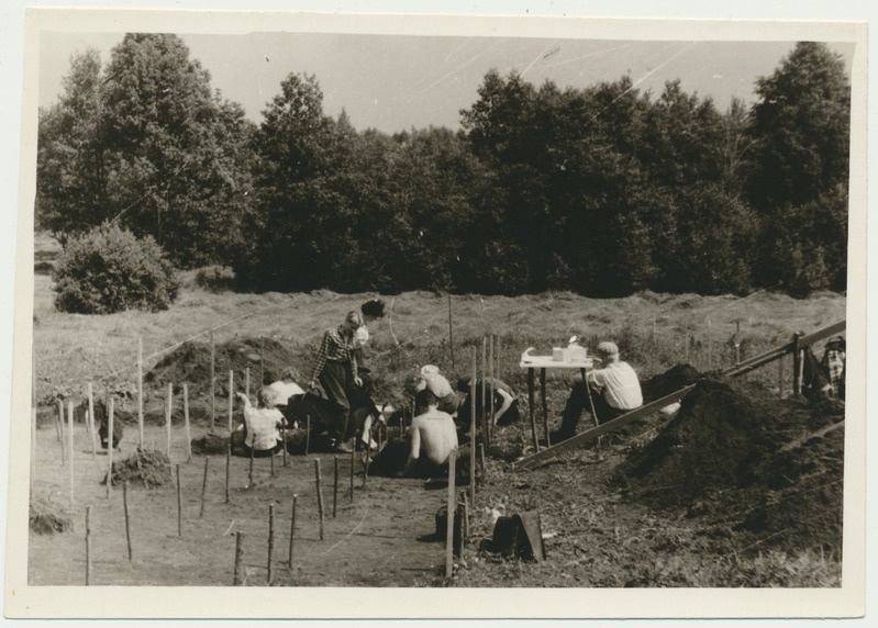 foto Kolga-Jaani khk Siimussaare arheoloogilised väljakaevamised  1962 foto U. Roosimaa