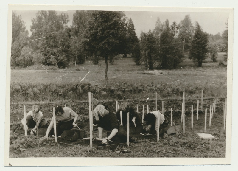 foto Kolga-Jaani khk Siimussaare arheoloogilised väljakaevamised 1962 foto U. Roosimaa