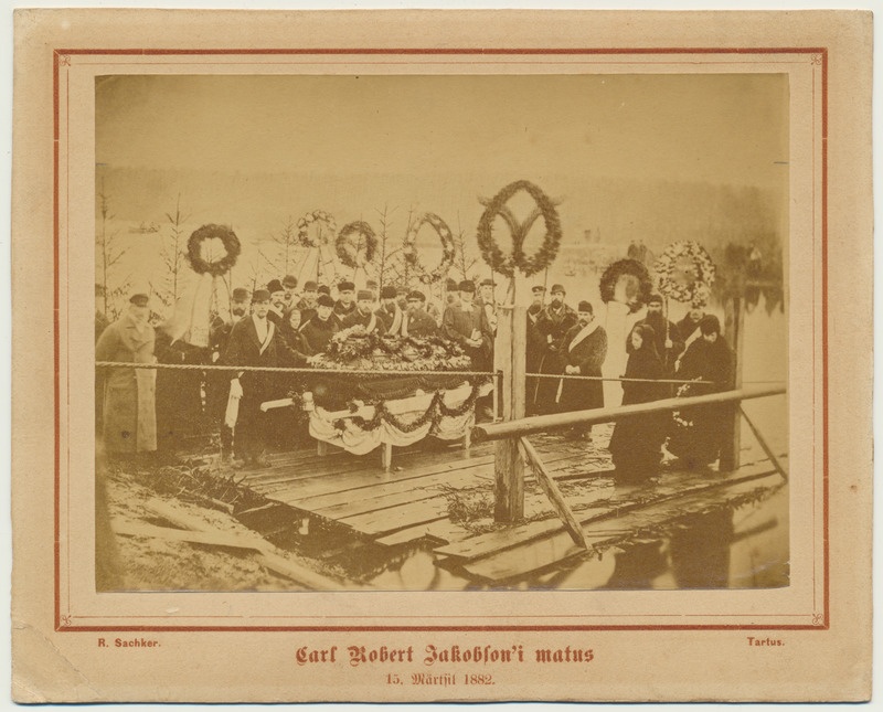 foto, C.R. Jakobsoni matus, jõgi, kirst saatjatega parvel, 15.03.1882 F: R. Sachker