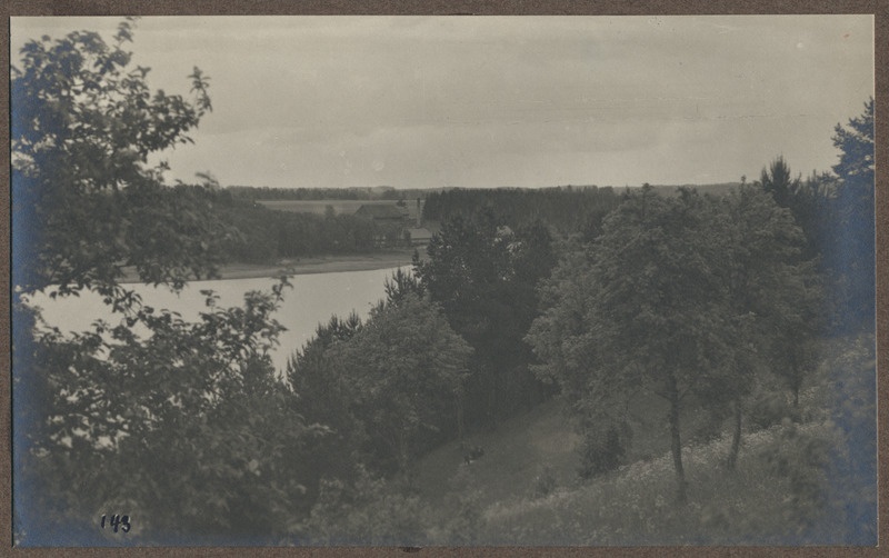 foto albumis, Viljandi, Sammuli Männimäe alt, u 1915, foto J. Riet