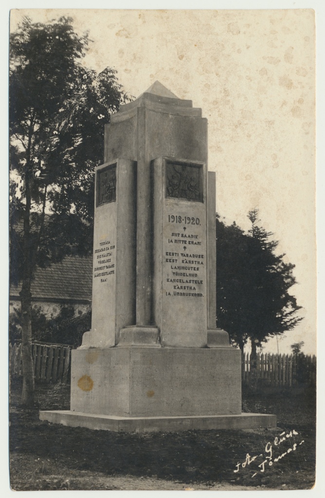 foto, Vabadussõjas langenute mälestussammas, Kärstna, u 1935, foto August Glück (A. Tamm)