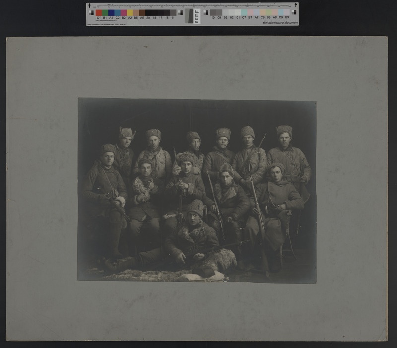 foto papil, Eesti Vabadusõda I Soomusrong, grupp sh E. Leoke (tagareas vas 4.) 1918 XII
