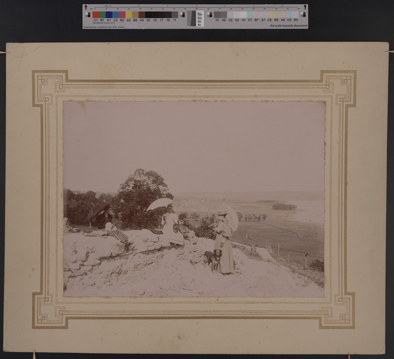 foto papil Viljandi lossimäed, järv, grupp, päevavarjud, 1896 VII, foto Jüri Palitser
