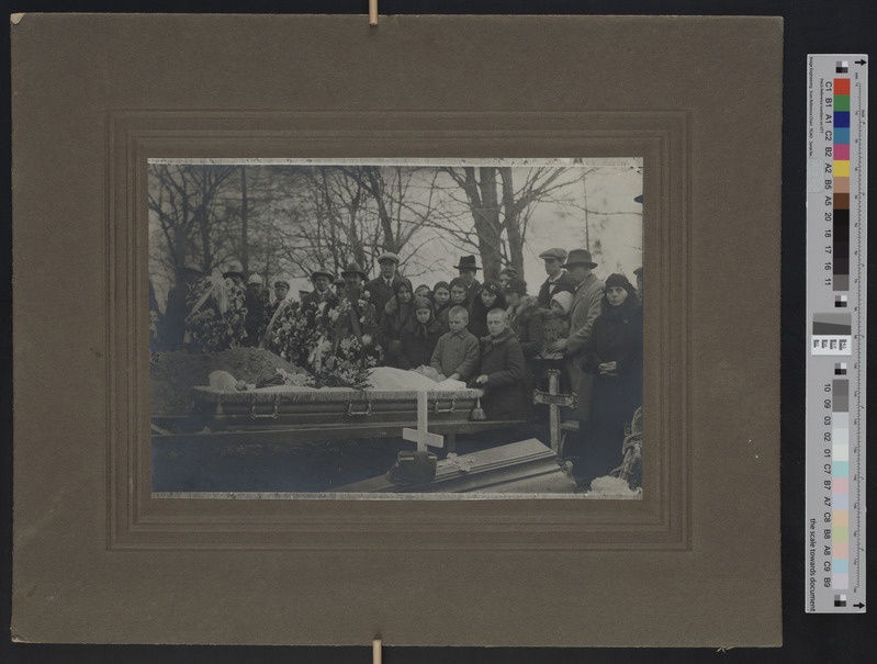 foto papil Võisiku vallasekretär Jüri Nurmberg'i matus 1934, Kolga-Jaani surnuaed