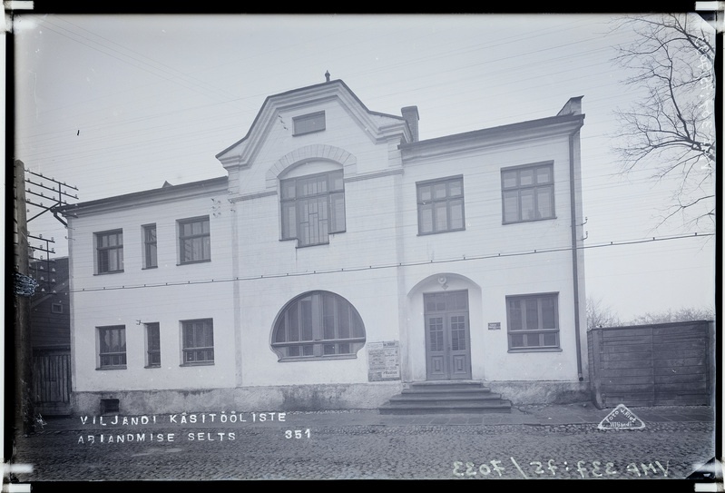 fotonegatiiv, Viljandi, Posti tn 6, Käsitööliste Seltsi maja, u 1925, foto J. Riet