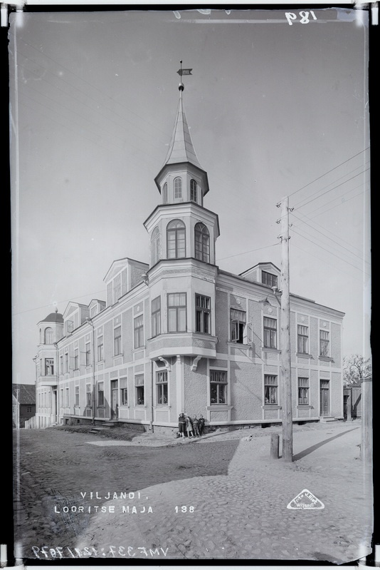 fotonegatiiv, Viljandi, Looritsa maja (Eha ja Väike tänava nurgal), u 1920, foto J. Riet