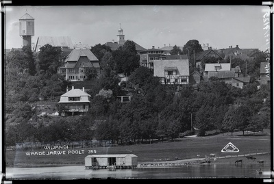 fotonegatiiv, Viljandi järv, supelmaja, keskel Trepimägi ja villad, taga veetorn, raekoda u 1926, foto J. Riet  duplicate photo