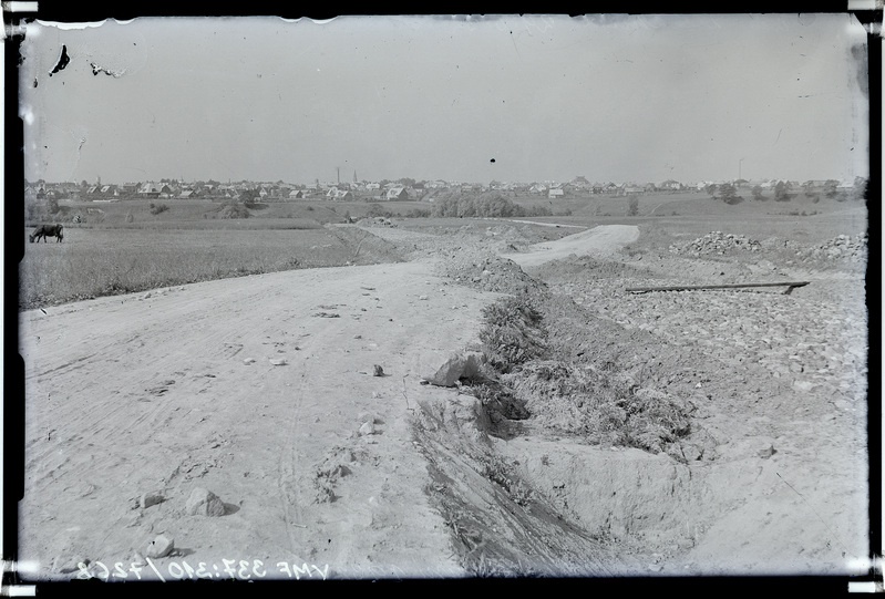 fotonegatiiv, Uue-Võidu vald, Peetrimõisa, Põltsamaa kivitee ehitus, vaade Viljandile kirdest üle Uueveski oru, u 1925, foto J. Riet